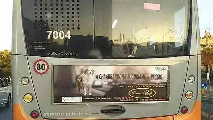 Affiche publicitaire contre l'abandon de chiens à gênes